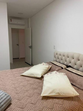 Apartamento grande privativo em prédio familiar - 3 quartos, 2 banheiros e Desconta duração